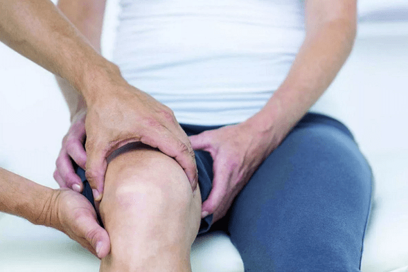 Awọn ami ati awọn ami aisan arthrosis ti apapọ orokun