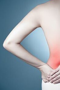 nigbagbogbo aching irora ninu ẹhin kekere ni ipele keji ti osteochondrosis