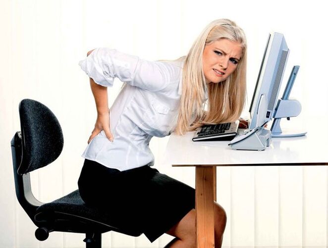 Ọmọbinrin ni irora irora